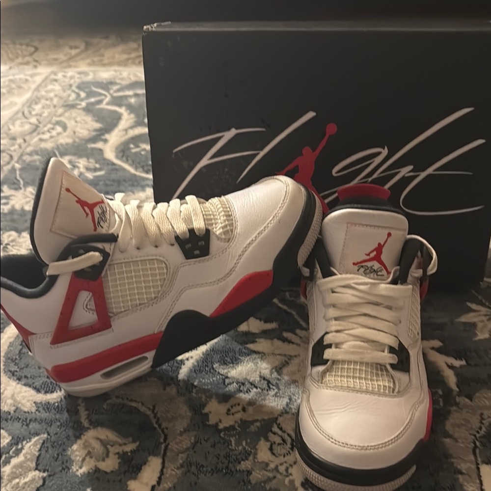 Jordan Retro 4 red and black size 4